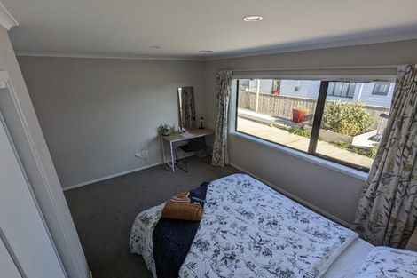 Photo of property in 117 Queen Charlotte Drive, Aotea, Porirua, 5024