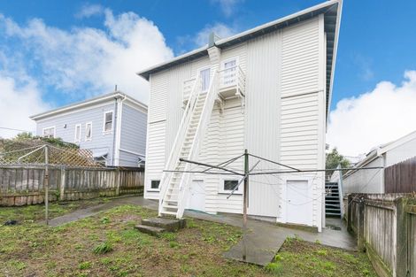 Photo of property in 4/9-9a Howard Street, Mount Cook, Wellington, 6021