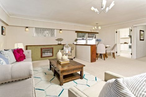 Photo of property in 96 Pupuke Road, Hillcrest, Auckland, 0627