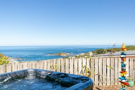 Photo of property in 15b Dargle Way, Island Bay, Wellington, 6023