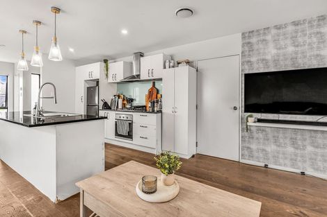 Photo of property in 17 Kotuku Crescent, Takanini, 2112