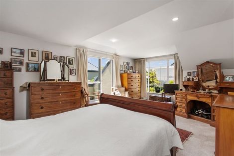 Photo of property in 17 Snowdon Road, Fendalton, Christchurch, 8052