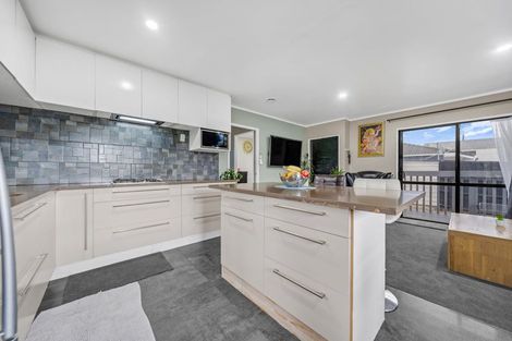Photo of property in 2/33 Seaward Place, Wattle Downs, Auckland, 2103