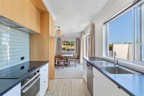 Photo of property in 130 Vivian Street, New Plymouth, 4310