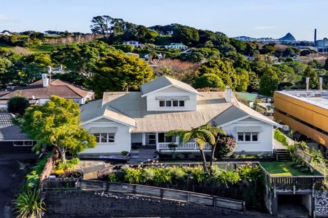Photo of property in 98 Liardet Street, New Plymouth, 4310