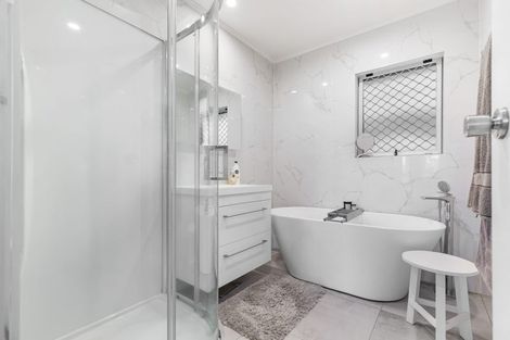 Photo of property in 16 Nui Mana Place, Te Atatu South, Auckland, 0610