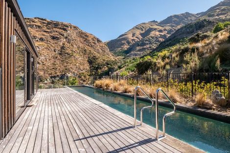 Photo of property in 12 Crow's Nest Road, Arthurs Point, Queenstown, 9371