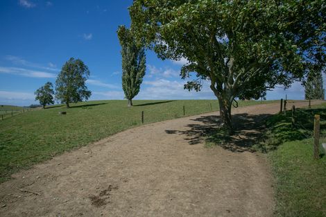 Photo of property in 32b Crispe Road, Clarks Beach, 2122