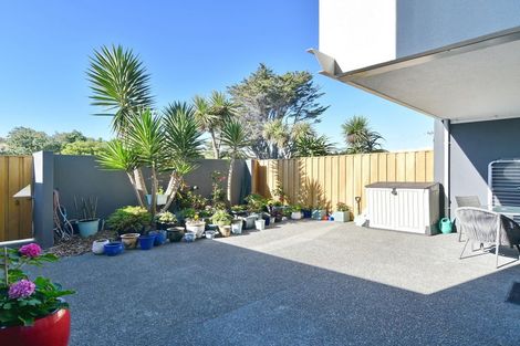 Photo of property in 2/272 Marine Parade, New Brighton, Christchurch, 8061