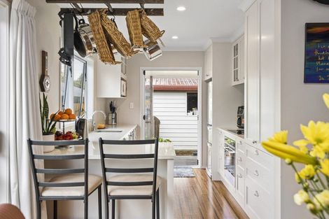 Photo of property in 53 Hamilton Road, Cambridge, 3434