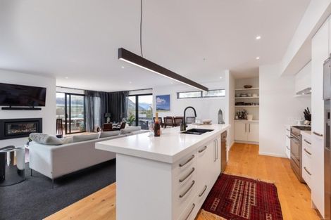 Photo of property in 27 Rannoch Drive, Jacks Point, Queenstown, 9371