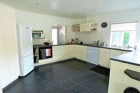 Photo of property in 327 Kaipara Road, Papakura, 2582