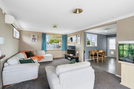 Photo of property in 2 Quinn Road, Levin, 5510
