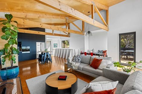Photo of property in 23 Log Race Road, Piha, 0772