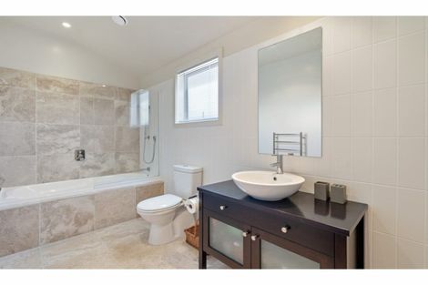 Photo of property in 140 Gills Road, Albany Heights, Auckland, 0632