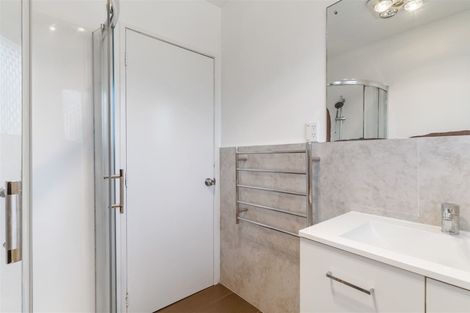 Photo of property in 42 Tamahere Drive, Glenfield, Auckland, 0629