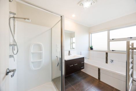 Photo of property in 9 Lorenzo Place, Kelvin Grove, Palmerston North, 4414