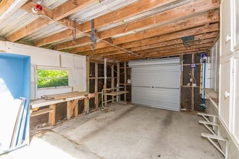 Photo of property in 21 Glanmire Road, Newlands, Wellington, 6037