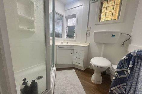Photo of property in 35 Montgomery Avenue, Rothesay Bay, Auckland, 0630