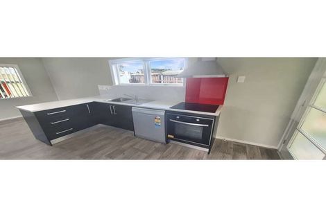 Photo of property in 24 Stokes Avenue, Te Atatu Peninsula, Auckland, 0610