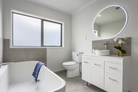 Photo of property in 27 Bristol Freighter Road, Hobsonville, 0616