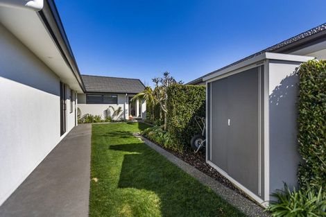 Photo of property in 1 Tupare Place, Highlands Park, New Plymouth, 4312