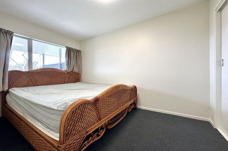 Photo of property in 4/242 Great North Road, Henderson, Auckland, 0612