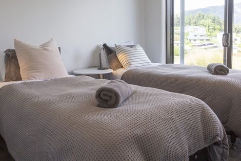 Photo of property in 50 Kings Drive, Wanaka, 9305