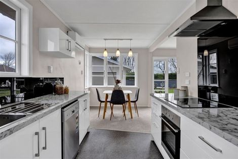 Photo of property in 13 Malone Place, Hawera, 4610