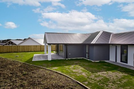 Photo of property in 6 Pihoihoi Close, Waikanae, 5036