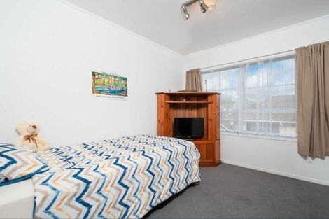 Photo of property in 48 Donovan Avenue, Massey, Auckland, 0614