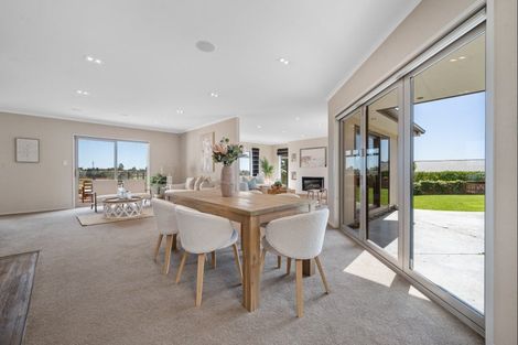 Photo of property in 5b Tupuhi Place, Highlands Park, New Plymouth, 4312