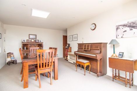 Photo of property in 8 Northbrook Court, Roslyn, Palmerston North, 4414