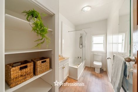 Photo of property in 79 Queens Drive, Lyall Bay, Wellington, 6022