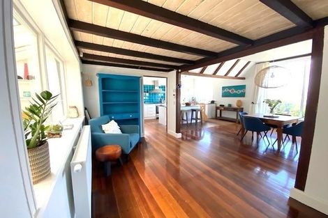 Photo of property in 336 The Esplanade, Island Bay, Wellington, 6023