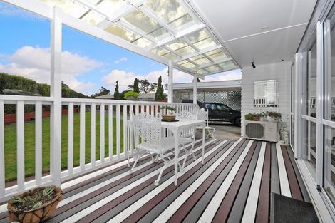 Photo of property in 27 Clinton Avenue, Te Atatu Peninsula, Auckland, 0610