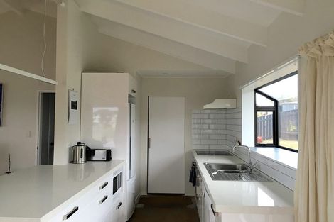 Photo of property in 17 Cobar Close, Maupuia, Wellington, 6022