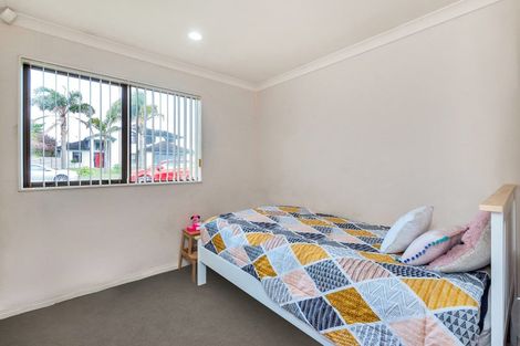 Photo of property in 35 English Oak Drive, Schnapper Rock, Auckland, 0632