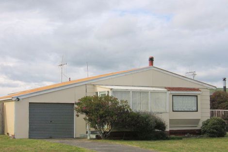 Photo of property in 11 Harrod Avenue, Foxton Beach, Foxton, 4815
