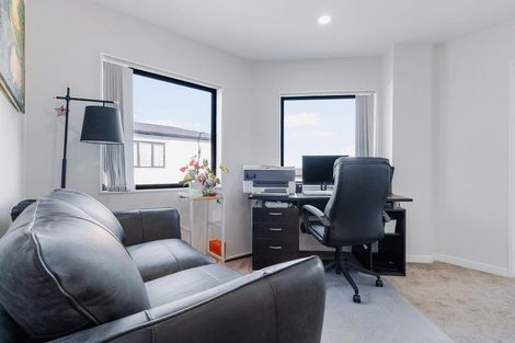 Photo of property in 1 Kohuora Lane, Papatoetoe, Auckland, 2025