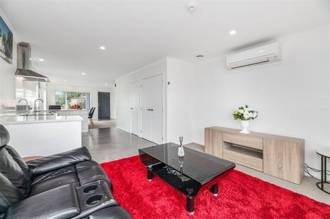 Photo of property in 1/67a Metcalfe Road, Ranui, Auckland, 0612