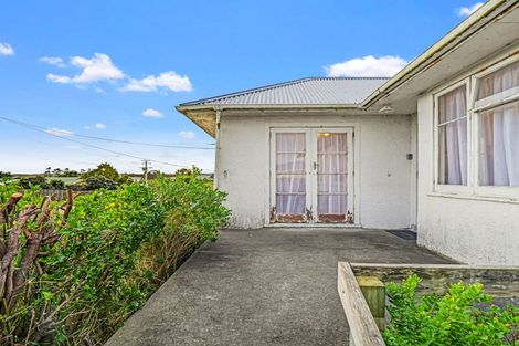 Photo of property in 90 Manuka Street, Castlecliff, Whanganui, 4501