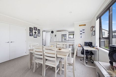 Photo of property in 15 Discovery Place, Marfell, New Plymouth, 4310