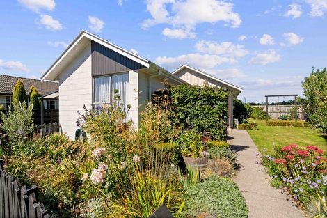 Photo of property in 37 Oakley Crescent, Hornby, Christchurch, 8042