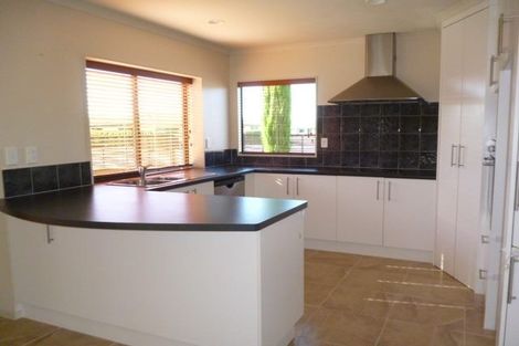 Photo of property in 2 Caulfield Place, Taradale, Napier, 4112