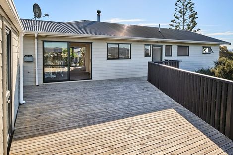Photo of property in 3 Makora Grove, Paremata, Porirua, 5024