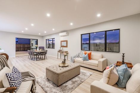 Photo of property in 13 Konoba Avenue, Kumeu, 0810