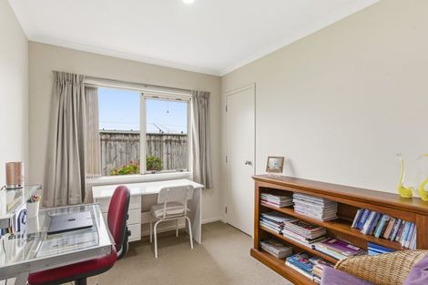 Photo of property in 63 Weraroa Road, Levin, 5510