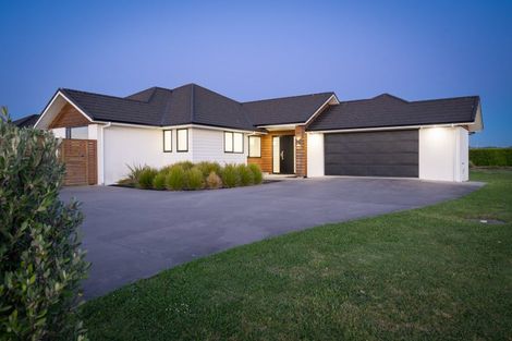 Photo of property in 2 Moemoea Place, Cambridge, 3434