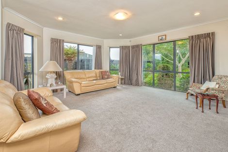 Photo of property in 8 Morewa Place, Takanini, 2112